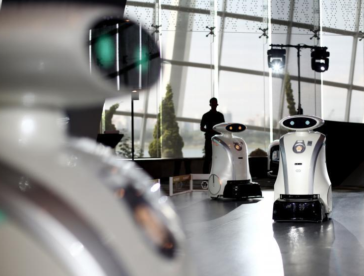 新加坡本地企业研发清洁机器人 可遥控打扫与公众交流